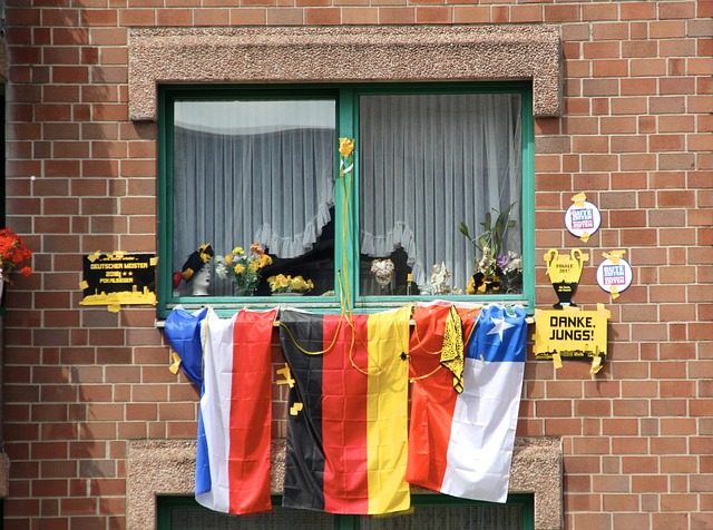 的脚步临近 的脚步临近